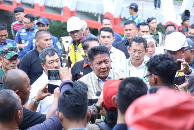 
Herman Deru: Rekonstruksi Jembatan Muara Lawai Bukti Kolaborasi Pemerintah dan Dunia Usaha