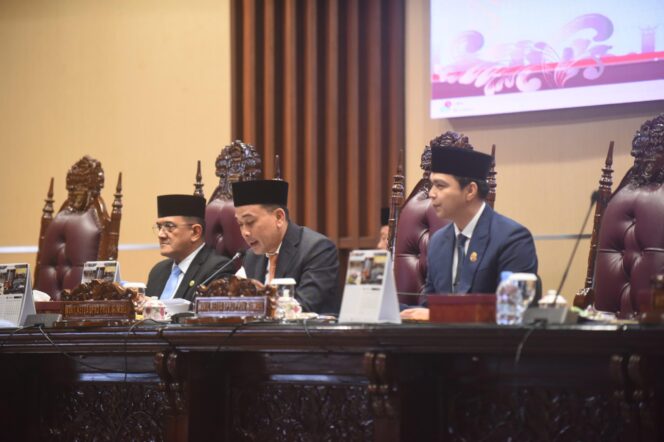 
Rapat Paripurna XXI DPRD Sumsel Tetapkan 9 Ranperda 2025 dan Renja 2026