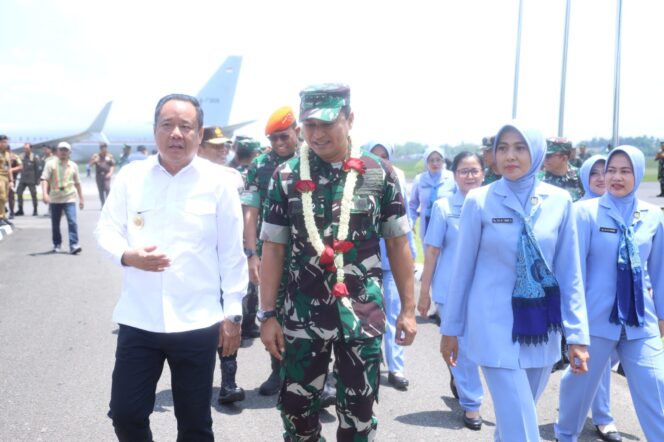 
Cik Ujang Sambut Kunjungan Dewan Pertahanan Nasional, Bahas Sosialisasi Kebijakan Pertahanan Negara