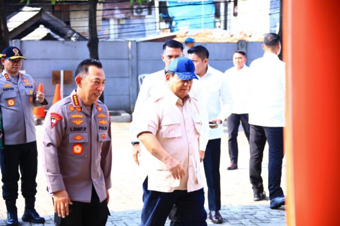 
Presiden Kunjungi Polisi Korban Kerusuhan, Polri Janji Pulihkan Keamanan