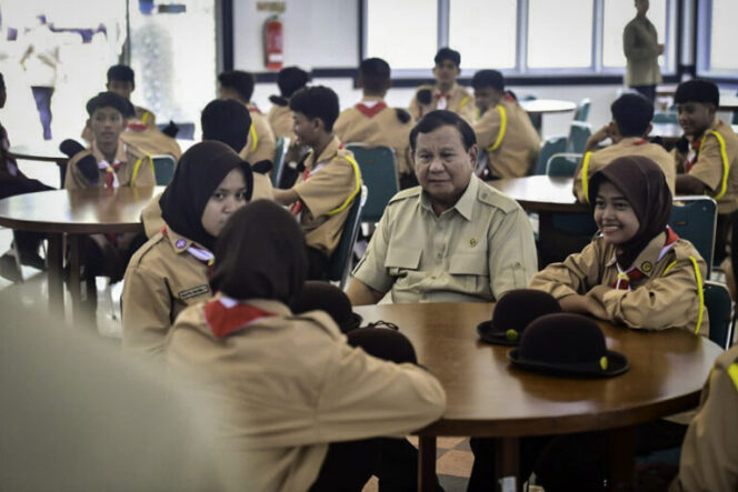 
					Prabowo Pastikan Fasilitas Layak, 100 Sekolah Rakyat Sudah Beroperasi