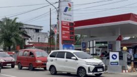 Antrian di Salah Satu Pom Bensin di Kabupaten Muara Enim