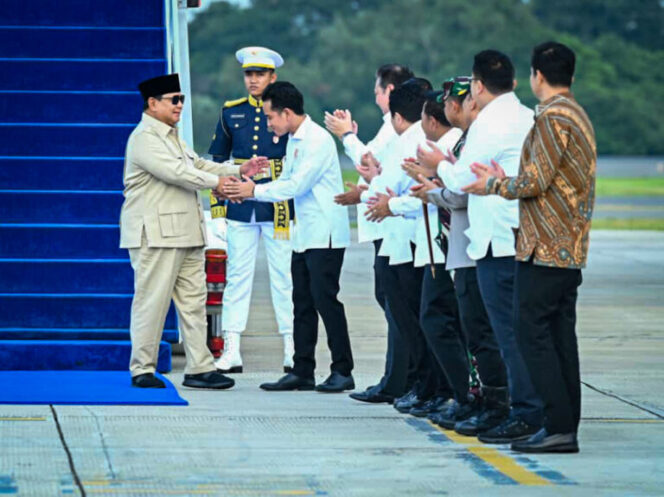 
Prabowo Tiba di Tanah Air Usai Rampungkan Lawatan ke Empat Negara Mitra Strategis