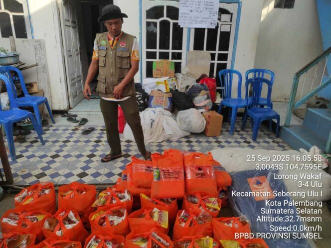 
					BPBD Sumsel Salurkan Bantuan Gubernur untuk 17 KK Terdampak Kebakaran di Seberang Ulu I Palembang