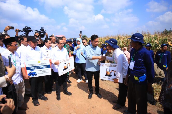 
Herman Deru Beberkan Tiga PR Strategis Banyuasin DiHadapan Wapres Gibran