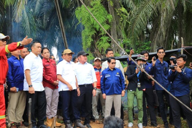 
Menteri ESDM dan Gubernur Herman Deru Pastikan Sumur Minyak Rakyat Ramah Lingkungan dan Aman