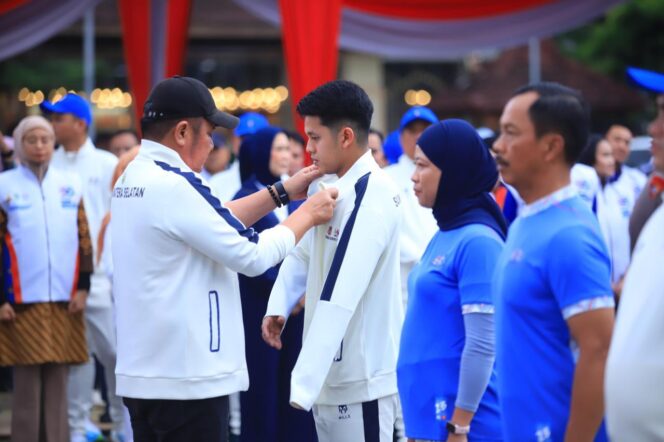 
					Herman Deru Kukuhkan Kontingen Sumsel, Targetkan Sukses Ganda di PORNAS XVII KORPRI
