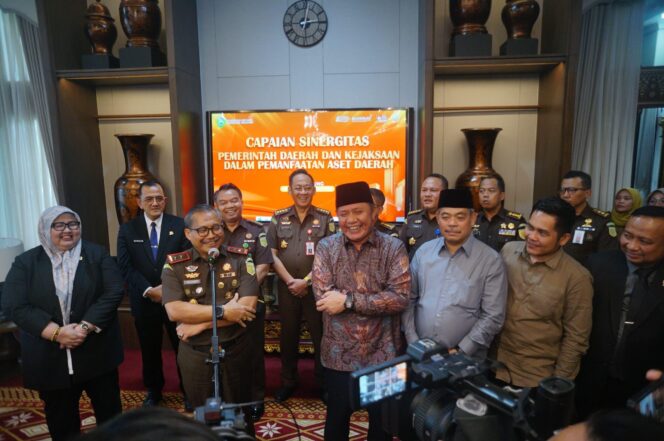 
					Rasakan Keluhan Warga, Herman Deru Laporkan Jalan Nasional ke Wamen PU, Dirjen Bina Marga, hingga Wapres RI