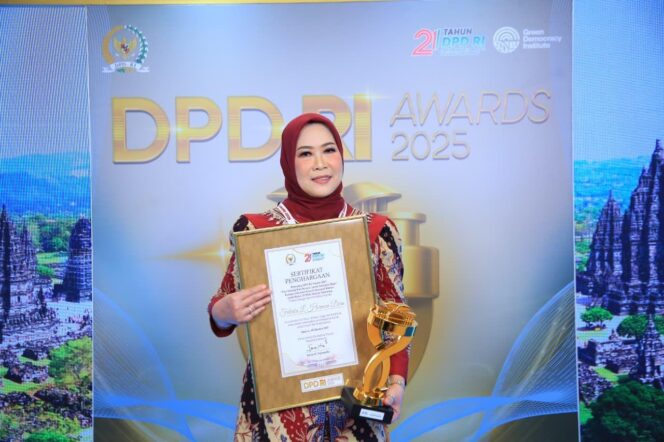 
					Feby Deru Dapat DPD Award 2025, Dorong Perempuan Sumsel Jadi Pelopor Ekonomi dan Mandiri Pangan