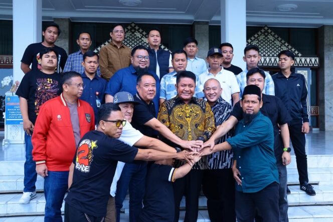 
Herman Deru Duduk Bersama Manajemen SFC untuk Selamatkan Klub Kebanggaan dari Zona Degradasi