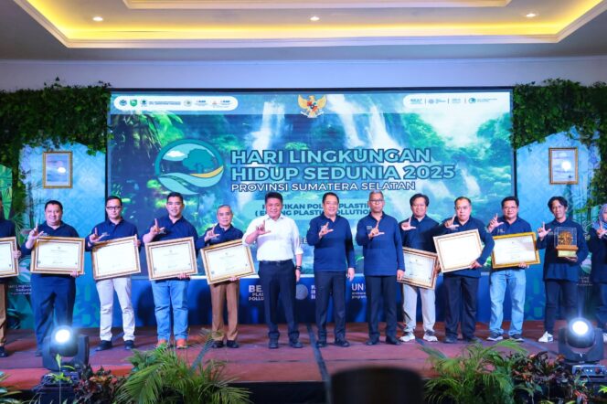 
Gubernur Herman Deru Ajak Semua Pihak Bangun Kesadaran Kolektif Kurangi Polusi Plastik