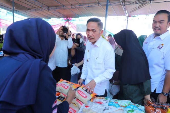
Pemkot Palembang dan HIPMI Gelar Pasar Murah Di Griya Borang Indah