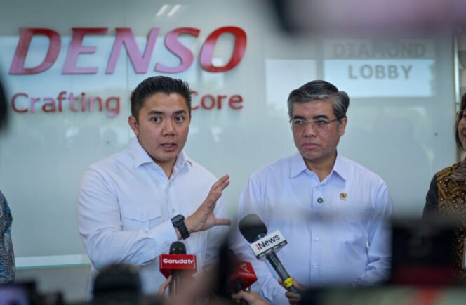 
Seskab Teddy Tegaskan Program Magang Nasional Bukti Pemerintah Serius Perluas Kesempatan Kerja Anak Muda