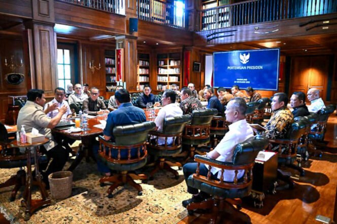 
Prabowo Panggil Sejumlah Menteri, Bahas Penertiban Kawasan Hutan dan Pertambangan Ilegal