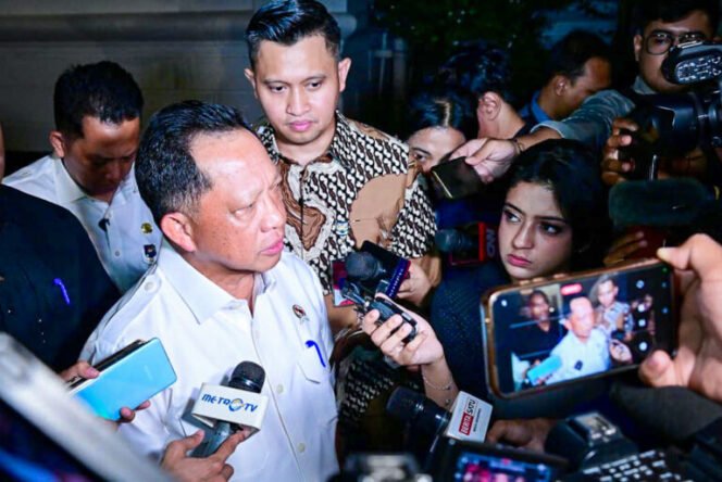 
Prabowo Terima Laporan Mendagri, Tekankan Pengendalian Inflasi dan Akselerasi Pertumbuhan Ekonomi Daerah