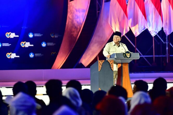 
Prabowo Hadiri Puncak Peringatan Hari Guru Nasional 2025