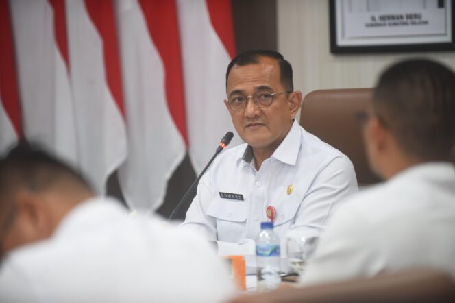 
Wagub Sumsel Cik Ujang menerima audiensi Dewan Komando Macan Asia (DKW Komasa) Sumsel di Ruang Tamu Gubernur, Rabu (5/11/2025).