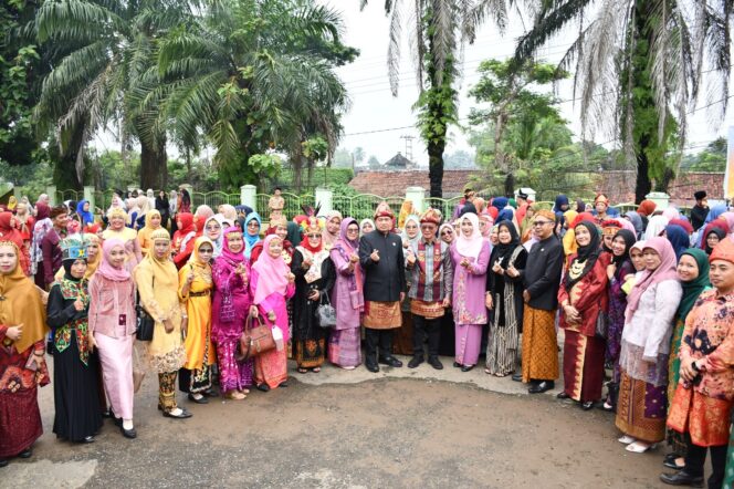 
Hari Guru Nasional 2025 di Palembang, Kakanwil Kemenag Sumsel Kirim Pesan Cinta