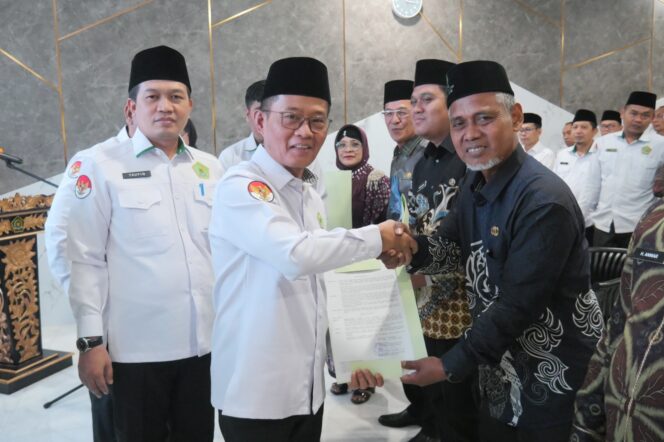 
Kakanwil Kemenag Sumsel Lantik 11 Pejabat Administrasi dan Fungsional