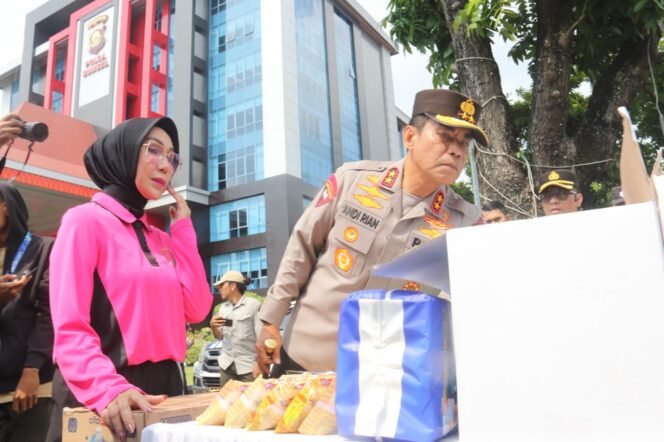 
Polda Sumsel Kirim 25 Ton Bantuan Logistik untuk Korban Banjir di Sumatra