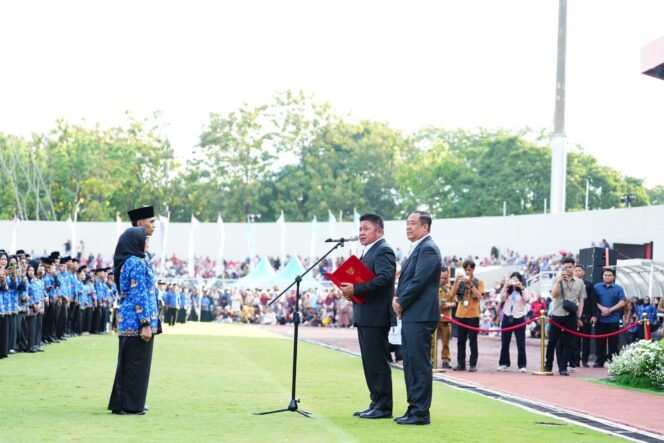 
Gubernur Herman Deru Resmikan 5.990 PPPK Paruh Waktu Pemprov Sumsel Tahun 2025