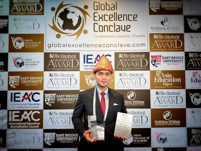 
Perkenalkan Kurikulum Berbasis Cinta di Kancah Global, Guru MAN 3 Palembang Raih Penghargaan Internasional di Bangkok