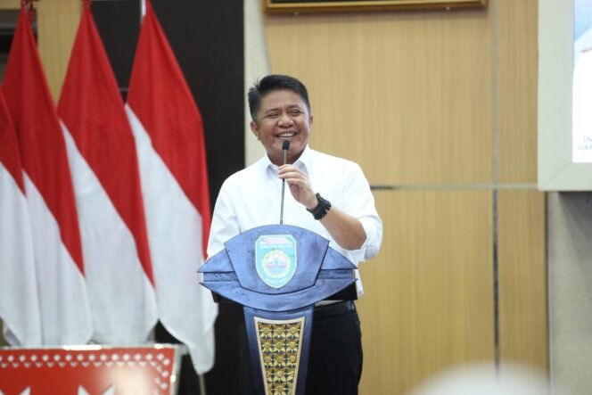 
Dorong Inovasi Disdukcapil, Herman Deru Ajak Daerah Berlomba Tingkatkan Kualitas Layanan Kependudukan