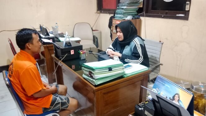 
Polisi Tangkap Pelaku Aniaya Kekasihnya Depan Salon Kecantikan di Palembang