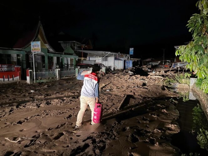 
Pertamina Patra Niaga Regional Sumbagut melalui Integrated Terminal Teluk Kabung Salurkan Bantuan LPG ke Daerah Terisolir Sibolga dan Pulau Nias