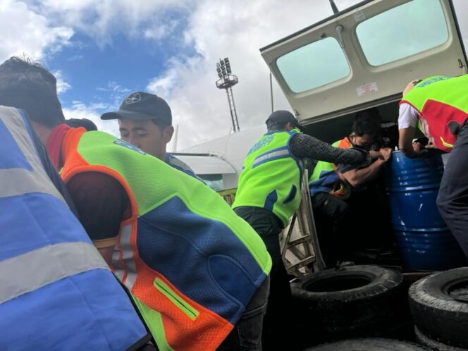 
Pertamina Patra Niaga Salurkan BBM Menggunakan Pesawat Perintis ke Wilayah Terdampak Bencana di Bener Meriah dan Aceh Tengah