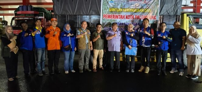 
Truk Bantuan dari Palembang Tiba Di Lokasi Bencana, Ratu Dewa Pastikan Distribusi Tepat Sasaran