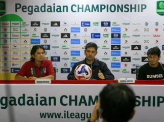 Pelarih tim sepak bola Sumsel United yang memberikan keterangan pers kepada media usai mengalahkan tim tamu Persiraja Banda Aceh di Stadion Jakabaring Palembang, Selasa (23/9/2025) Foto: urban id