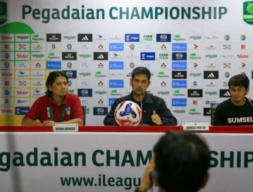 Pelarih tim sepak bola Sumsel United yang memberikan keterangan pers kepada media usai mengalahkan tim tamu Persiraja Banda Aceh di Stadion Jakabaring Palembang, Selasa (23/9/2025) Foto: urban id