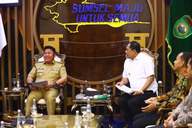 
Herman Deru Terima Audiensi Bupati OKU Selatan, Bahas HUT Daerah dan Perbaikan Infrastruktur Jalan