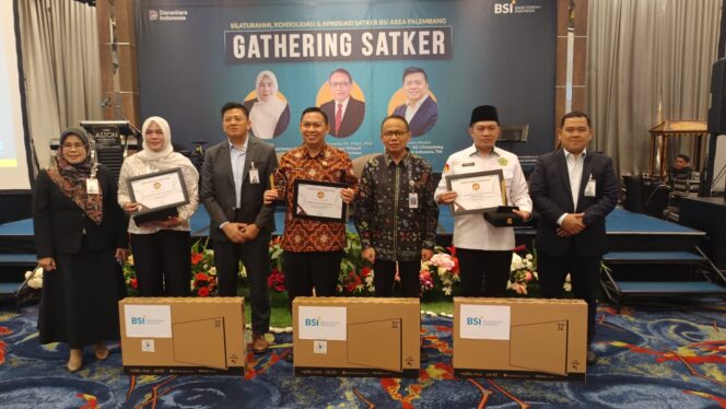 
Kemenag Sumsel Raih Penghargaan Satker Best Financing 2025 dari BSI Palembang