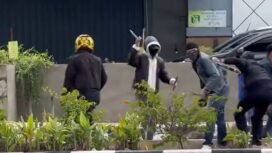 Potongan video aksi pengeroyokan di depan PS Mal. Foto : Istimewa