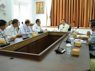 Wali Kota Palembang, Ratu Dewa, saat beraudiensi dengan kepala Badan Narkotika Nasional provinsi Sumsel, Brigjenpol Hissar Siallagan pada Jumat, 9 Januari 2026.