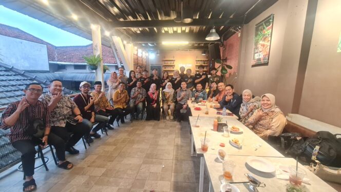 
Pertemuan Alumni dan Mahasiswa Universitas Gadjah Mada (UGM) Sumatera Selatan yang digelar di Cafe Puncak Steak Zone, Palembang, Jumat, 9 Januari 2026/ist.
