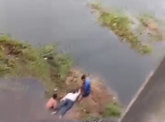 
Viral di Medsos, Aksi seorang remaja perempuan nekat terjun ke sungai dari Jembatan Desa Tanjung Batu, Ogan Ilir, Sumsel/ist.