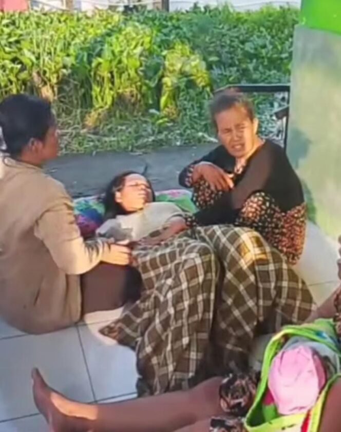 
Potongan video saat ibu di Palembang lahiran di Musala. Foto : Istimewa