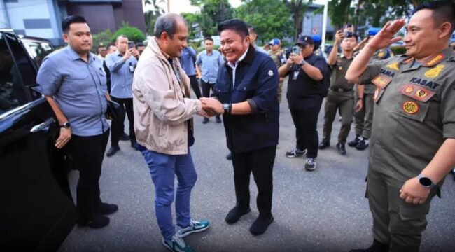 Wakil Menteri Hukum RI, Edward Omar Sharif Hiariej saat melakukan kunker di Kantor Satpol PP Sumsel. Foto : Humas Pemprov Sumsel