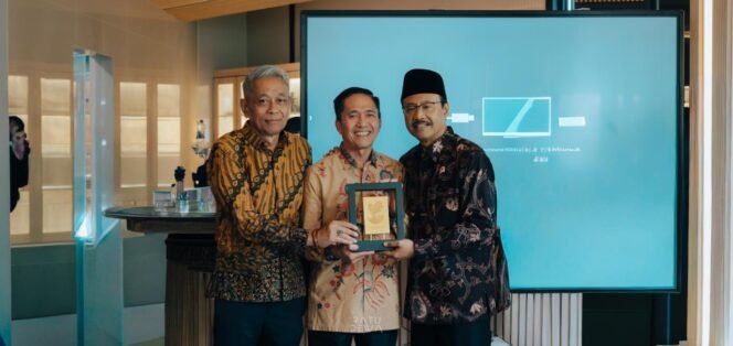 
Wali Kota Palembang Ratu Dewa, menemui Menteri Sosial Republik Indonesia, Saifullah Yusuf untuk membahas berbagai penguatan program kesejahteraan sosial di Kota Palembang pada Kamis, 15 Januari 2026/ist.
