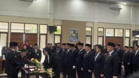 Gubernur Sumsel Herman Deru saat melantik pejabat di Pemprov Sumsel. Foto : Istimewa