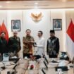 Wali Kota Palembang, Ratu Dewa dan Wakil Wali Kota Palembang, Prima Salam dalam audiensi bersama Wakil Menteri Kehutanan RI, Rohmat Marzuki ,di Gedung Manggala Wanabakti, Jakarta Pusat pada Rabu, 14 Januari 2026.
