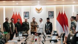 Wali Kota Palembang, Ratu Dewa dan Wakil Wali Kota Palembang, Prima Salam dalam audiensi bersama Wakil Menteri Kehutanan RI, Rohmat Marzuki ,di Gedung Manggala Wanabakti, Jakarta Pusat pada Rabu, 14 Januari 2026.
