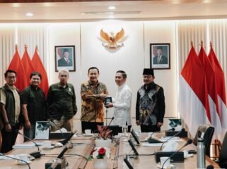 Wali Kota Palembang, Ratu Dewa dan Wakil Wali Kota Palembang, Prima Salam dalam audiensi bersama Wakil Menteri Kehutanan RI, Rohmat Marzuki ,di Gedung Manggala Wanabakti, Jakarta Pusat pada Rabu, 14 Januari 2026.
