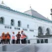 Wali Kota Palembang, Ratu Dewa, bersama jajaran saat meresmikan PLTS Masjid Agung.