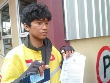 Driver Ojol Palembang Herdi Gunawan (18), sesuai buat laporan ke SPKT Polrestabes Palembang. Foto : Urban Id