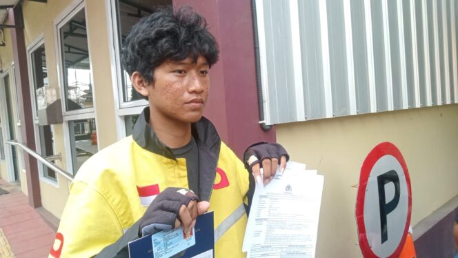 
Driver Ojol Palembang Herdi Gunawan (18), sesuai buat laporan ke SPKT Polrestabes Palembang. Foto : Urban Id