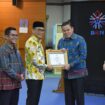 Penghargaan tersebut diserahkan langsung oleh Kepala BKN, Prof. Dr. Zudan Arif/ist.